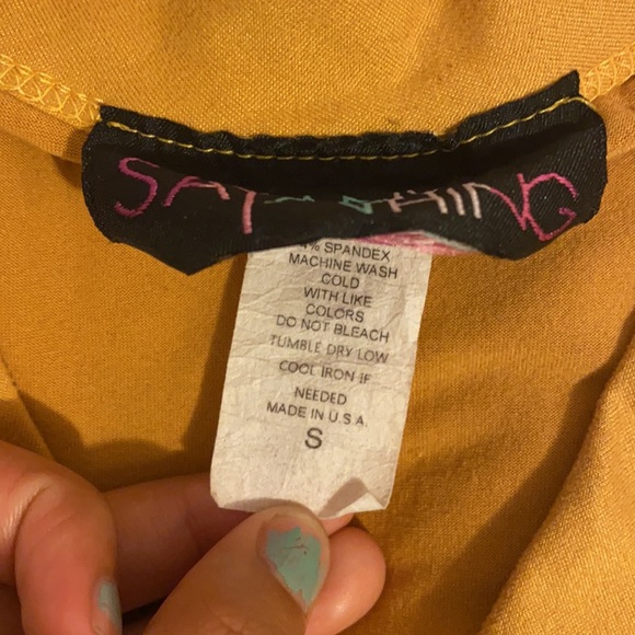 crop top - Picture 2 of 3